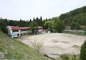 建築物の有効活用　旧・市立東山小学校